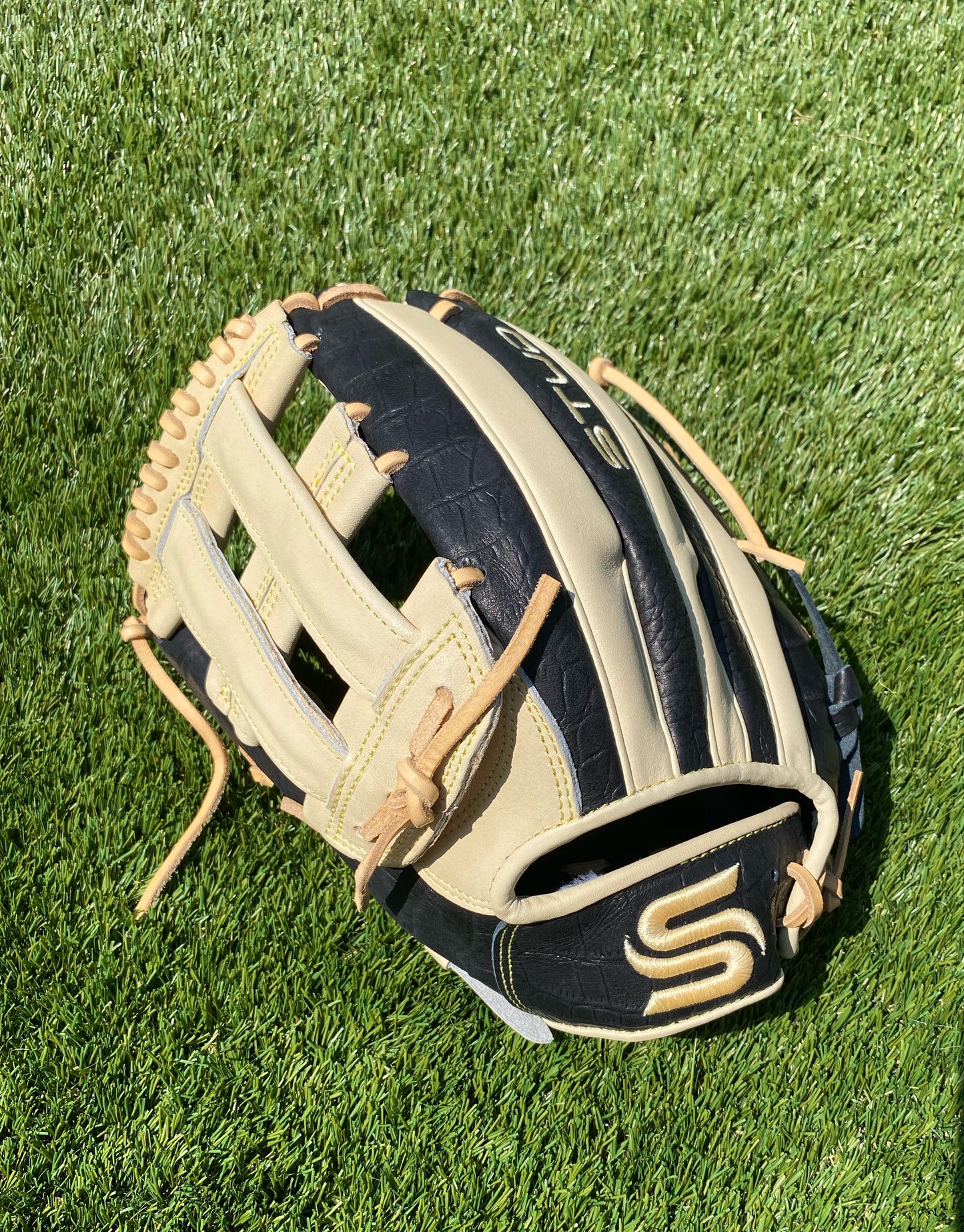 Baseball Outfield Glove (Left) (BO-01-L)