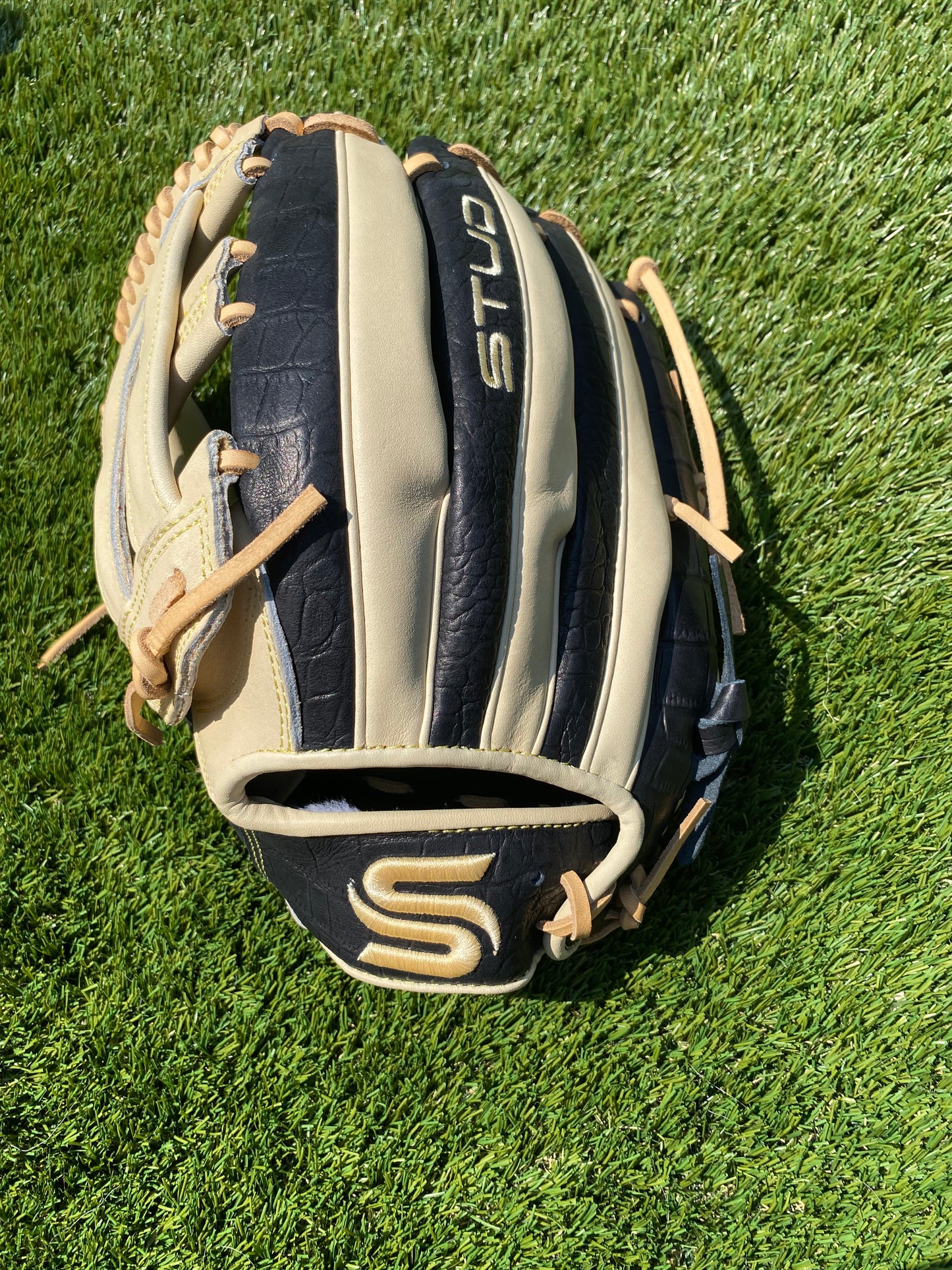 Baseball Outfield Glove (Left) (BO-01-L)